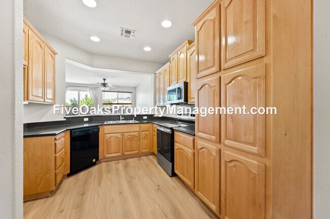 Building Photo - 2242 Zittel Dr
