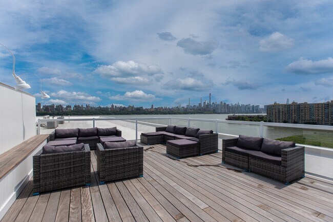 Building Photo - 3 Somerset Ln