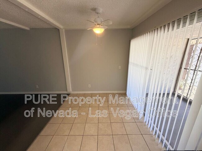 Building Photo - 1405 E Vegas Valley Dr