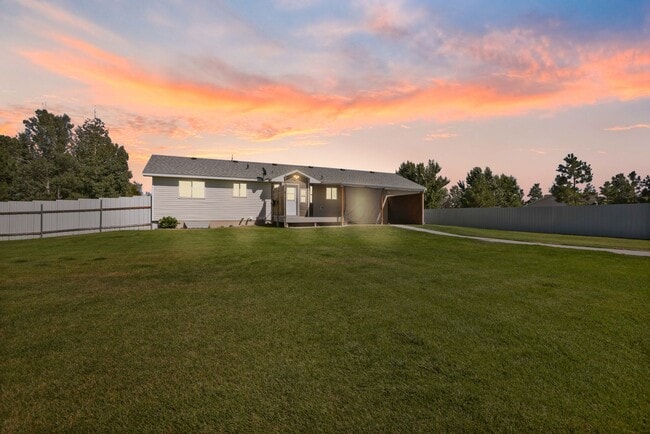 Building Photo - 5 Bed 3 Bath Home in Rigby