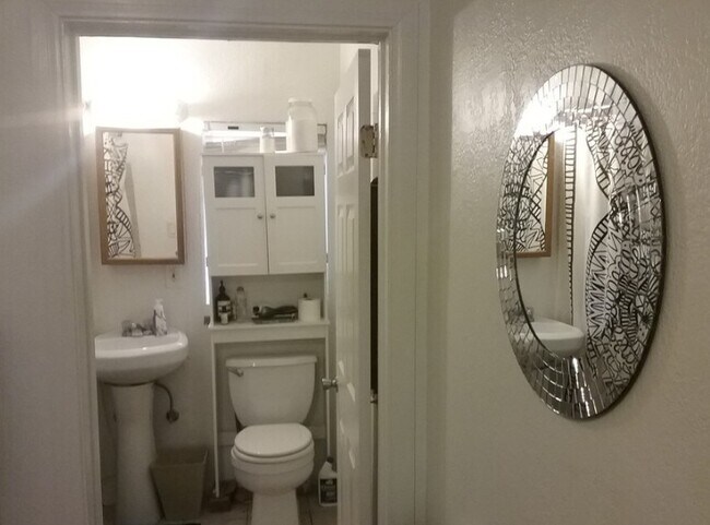 Bathroom - 3214 Johnston St