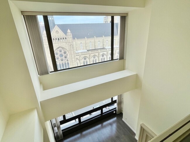 Building Photo - Iconic Gramercy Towers! 2 Story 2BR/2.5BA! 1,745SqFt!  VIEWS! Pool! Fitness! Pet! Parking!  Laund...