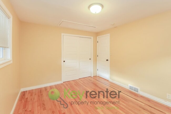 Building Photo - Stylish 4 Bedroom Steps from Shops, Cafes, and Parks **Rent Special**