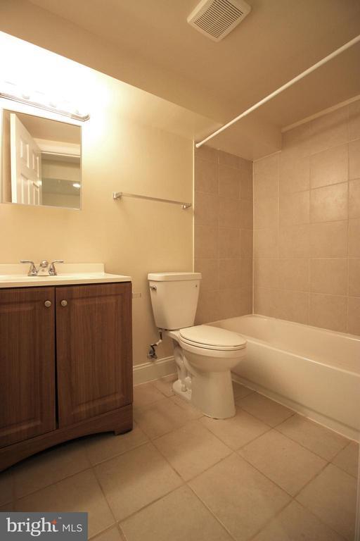 Building Photo - 1008 Parksley Ave