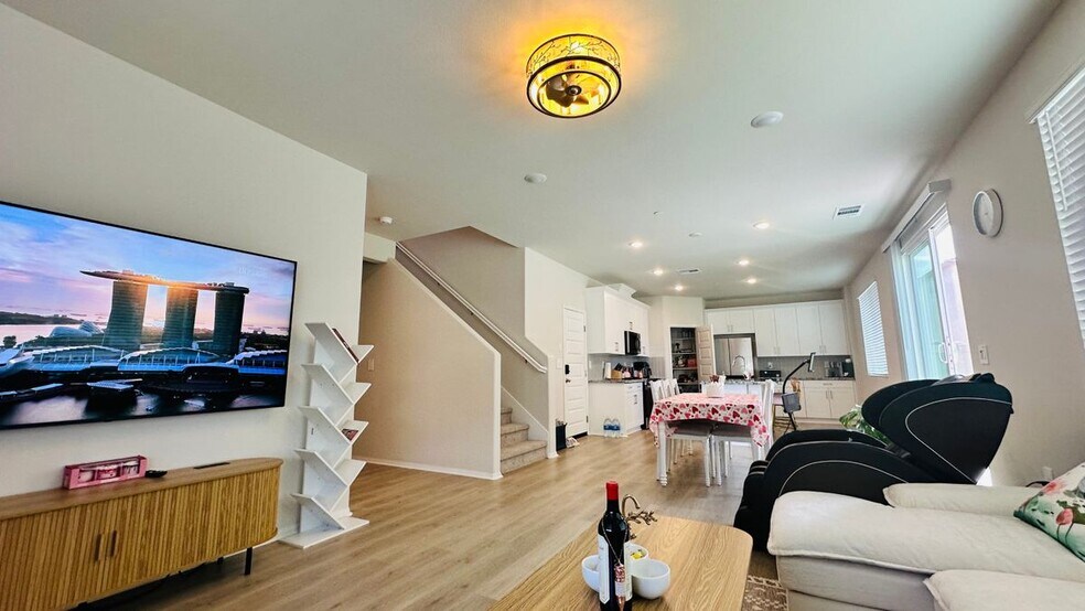 Building Photo - 1121 Tropic Ct