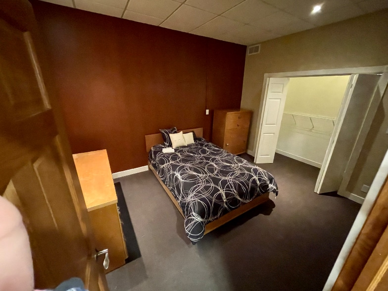 Building Photo - 108 S Main St