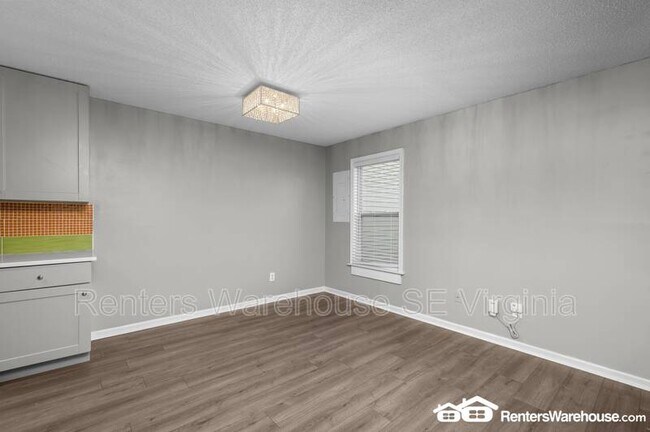 Building Photo - 688 Aylesbury Dr
