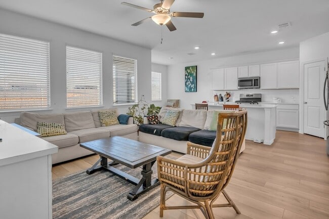 Building Photo - 14789 Mainstay Way