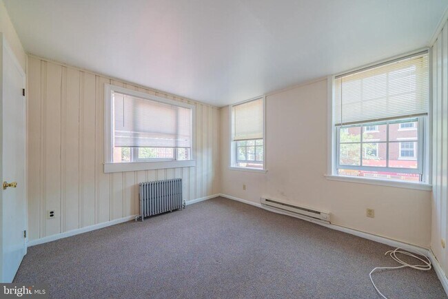 Building Photo - 121 E Gay St