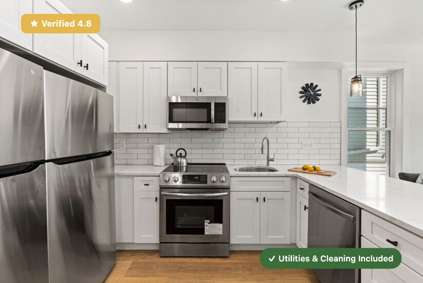 Building Photo - Furnished Private Bedroom with Private Bath in East Boston!