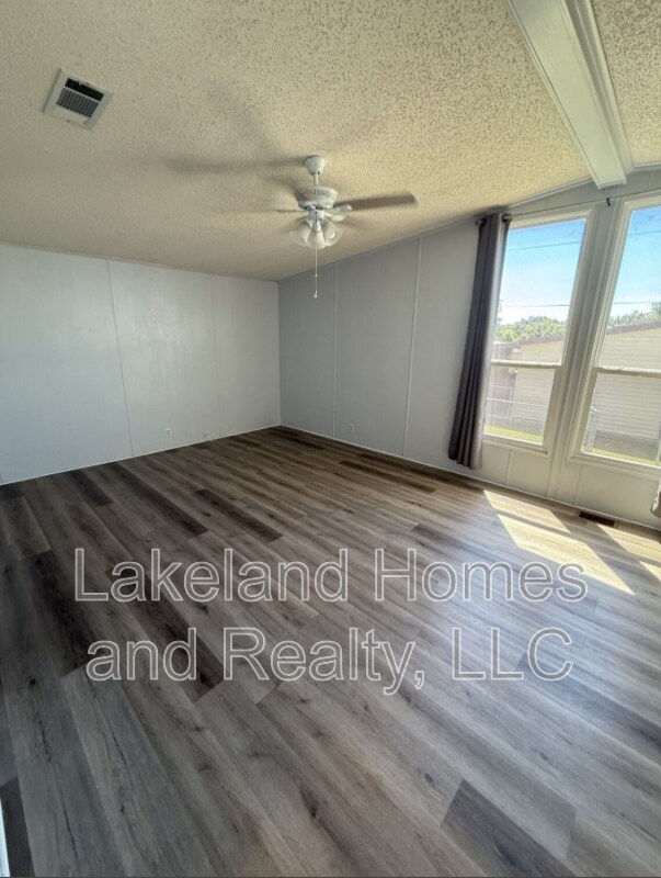 Building Photo - 1811 Sherwood Hill Dr