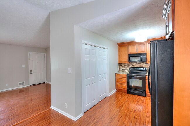 Building Photo - 782 Bankshire Dr