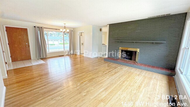 Building Photo - 1480 SW Huntington Ave