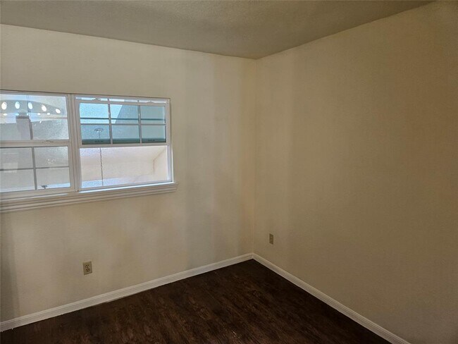Building Photo - 2425 Holly Hall St
