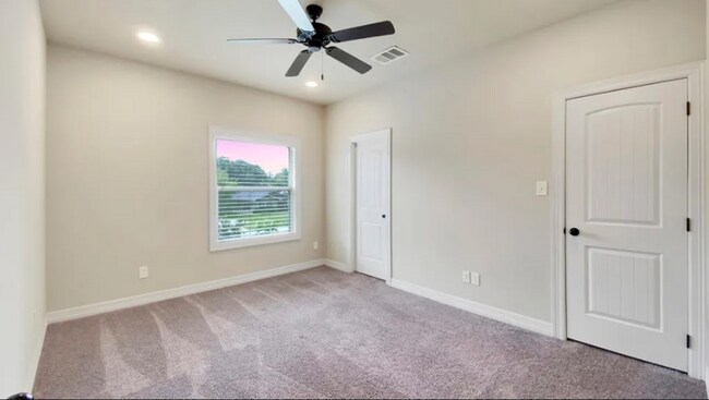 Building Photo - 204 Francis Dr