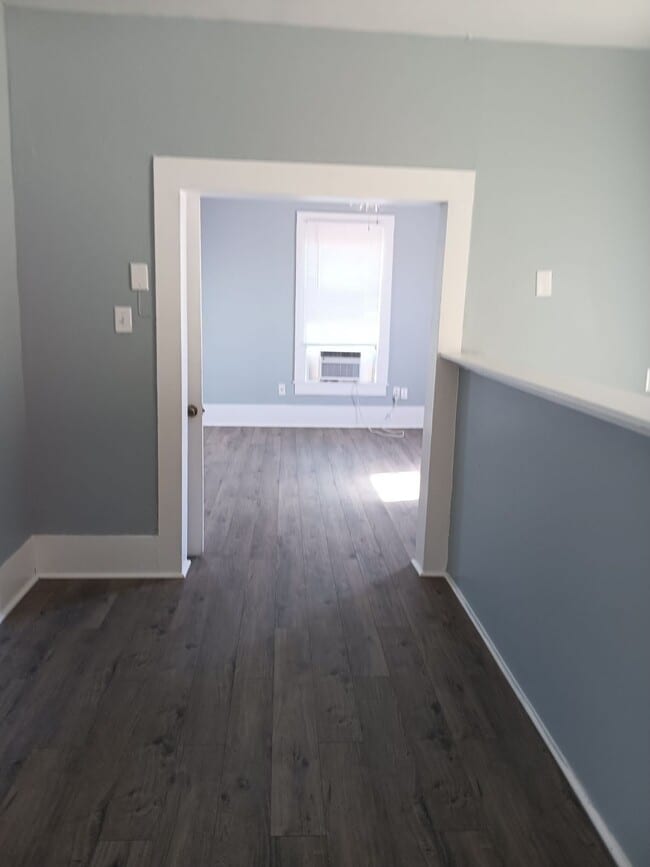 Building Photo - 215 W King Ave