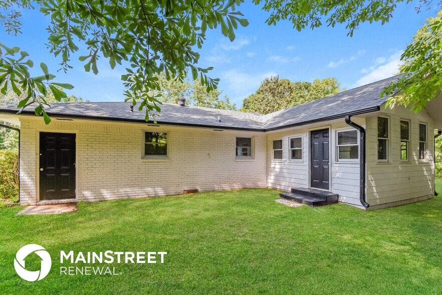 Building Photo - 15 Regency Way SE