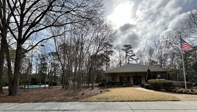 Building Photo - 6-month SUMMER rental within minutes of Wrightsville Beach!