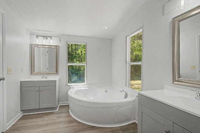 Building Photo - Updated 3-Bedroom Home on 10 acres in Chapel Hill