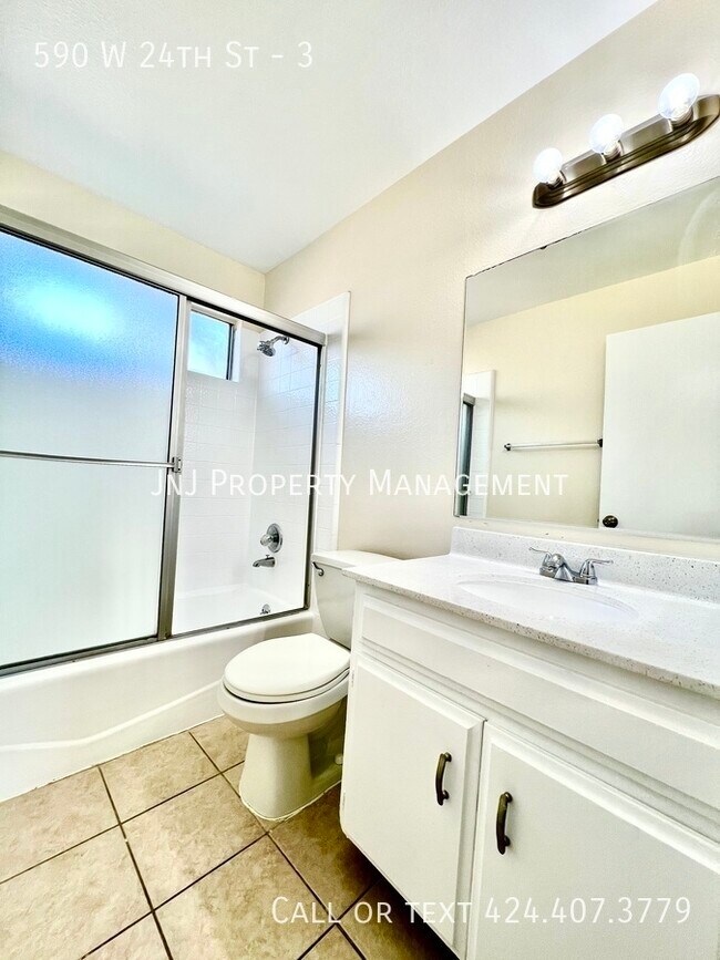 Building Photo - 590 W 24th St