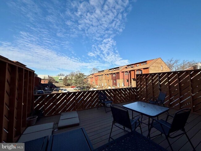 Building Photo - 28 Servan Ct