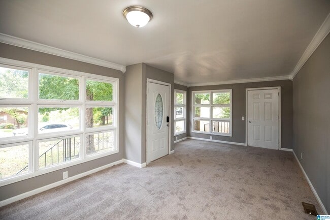 Building Photo - 656 Kenwood Dr