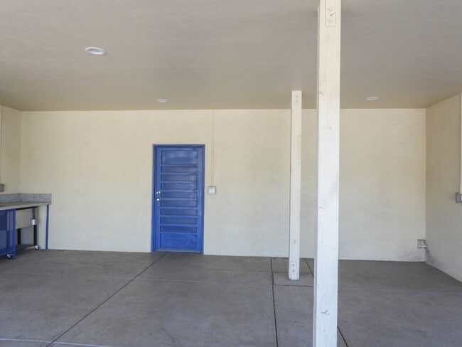 Building Photo - 3 Bedroom 2.5 Bath Home