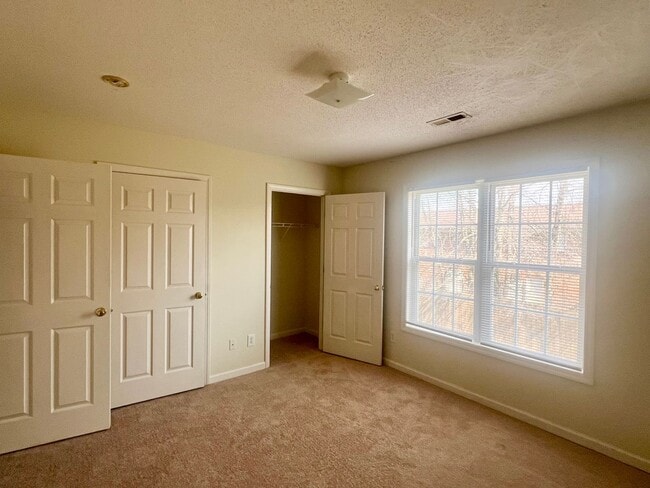 Building Photo - Two bedroom, 1.5 townhouse in Graham (Park Place Apts)