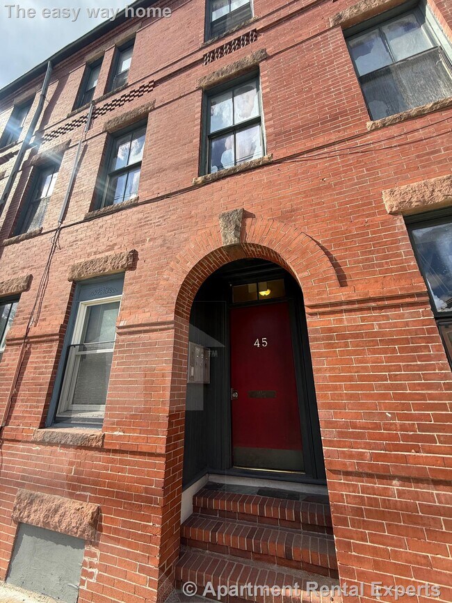 Building Photo - 45 Bow St