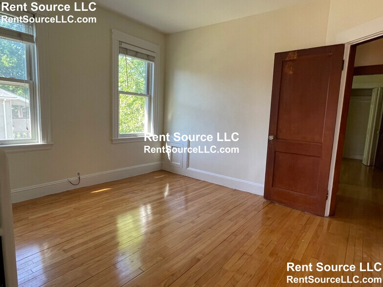 Building Photo - 111 Russett Rd