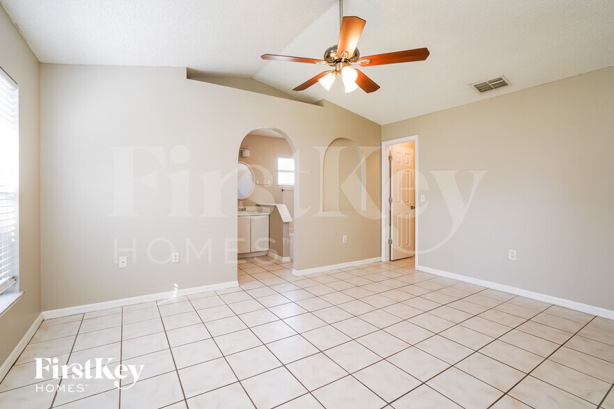 Building Photo - 873 Jarnac Dr