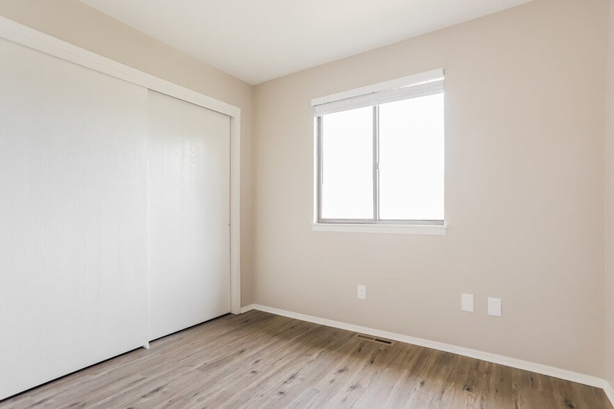 Building Photo - 17497 E Grand Dr