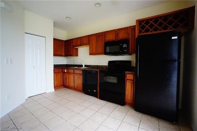 Building Photo - 9774 Roundstone Cir