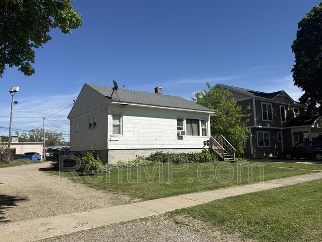 Building Photo - 1029 S Arnold St