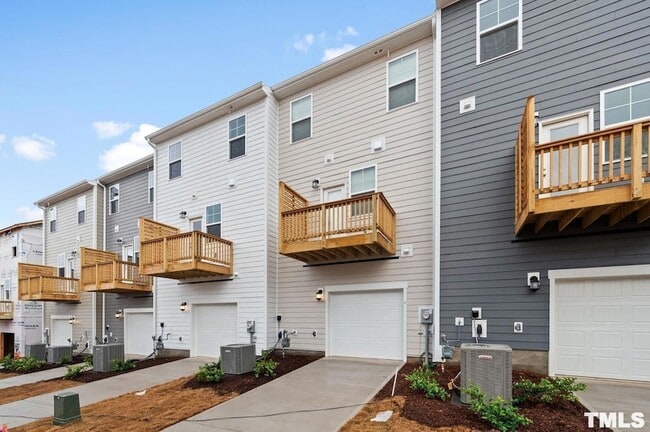 Building Photo - 742 Cormiche Ln