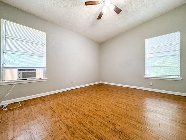 Building Photo - 319 Hialeah Ave