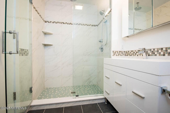 Building Photo - 209 Bond St