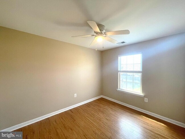 Building Photo - 813 Yardley Dr