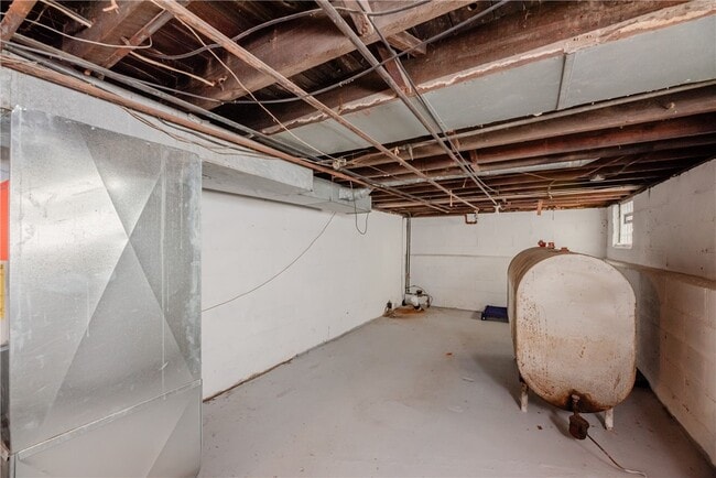 Building Photo - 57 Anthony St