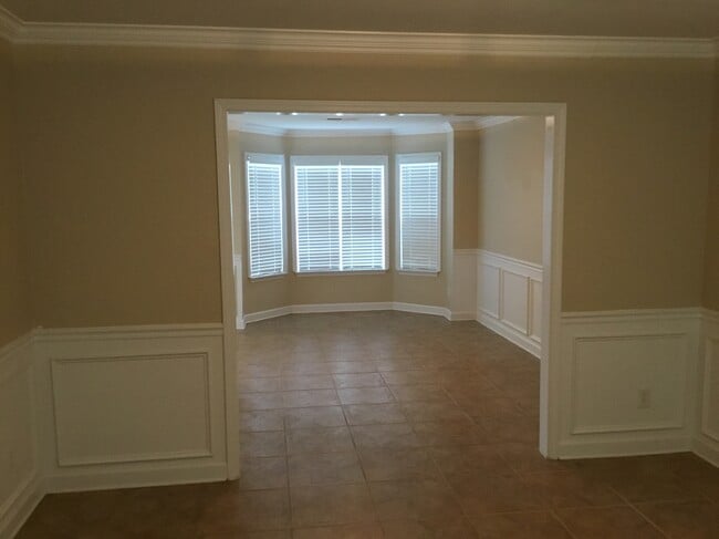 Building Photo - 5622 Falls Ridge Ln