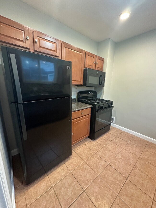 Building Photo - 6044 Mayflower Ave