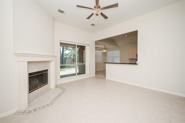 Building Photo - 18018 Somerset Knolls Ct