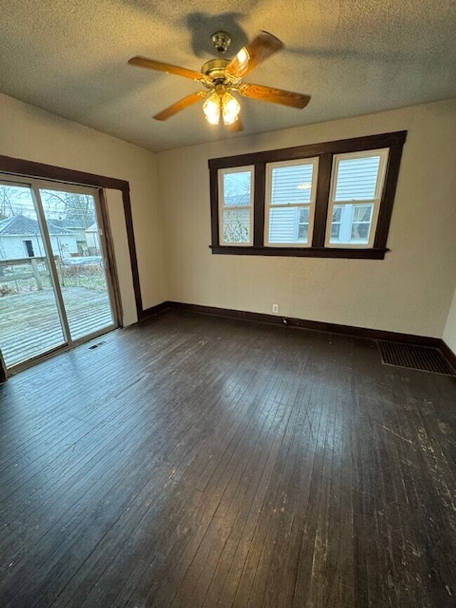 Building Photo - 2118 Drexel Ave