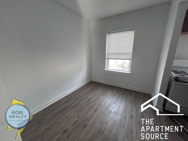 Building Photo - 2004 W Jarvis Ave