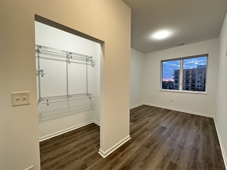 Building Photo - 2550 S Wabash Ave