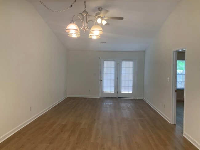 Building Photo - 664 Mickelson Way