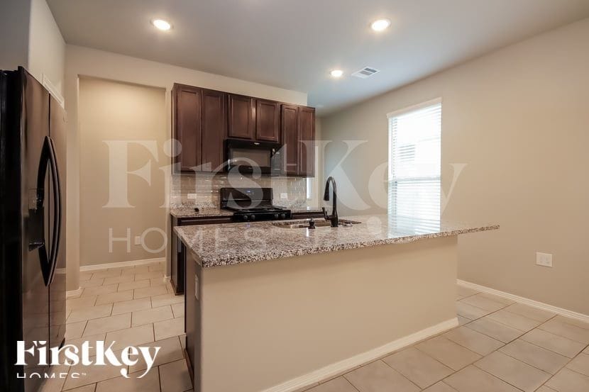 Building Photo - 40707 Gate Ridge Dr