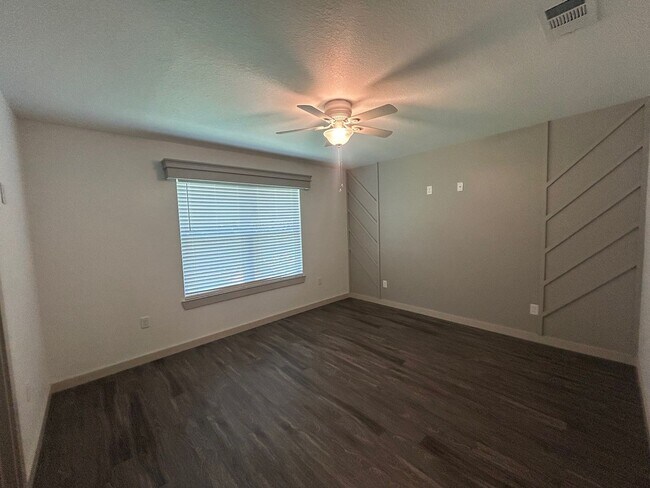 Building Photo - Beautiful Updated Home