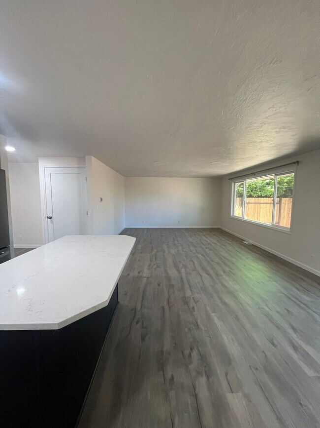 Building Photo - Completely remolded 3-Bedroom 2-Bathroom house