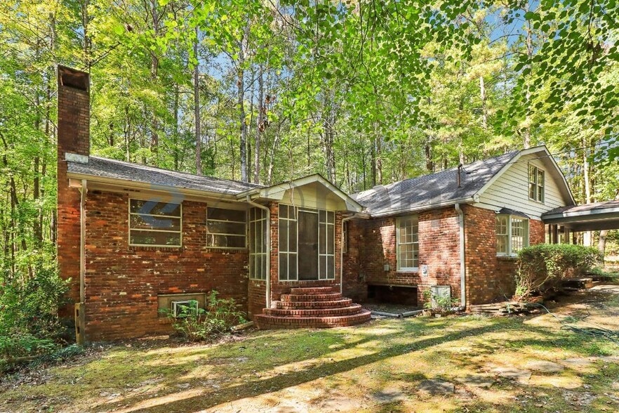 Building Photo - 4810 Chapel Hill Rd